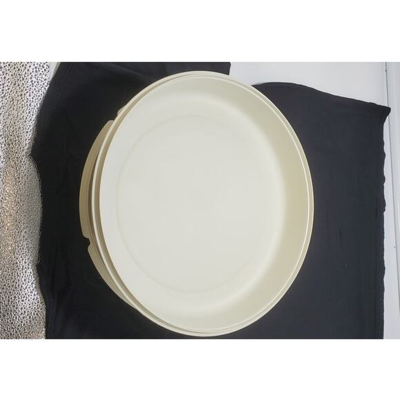 Vintage Tupperware Divided Relish Veggie Chip & Dip Serving Tray with Lid - Picture 3 of 5